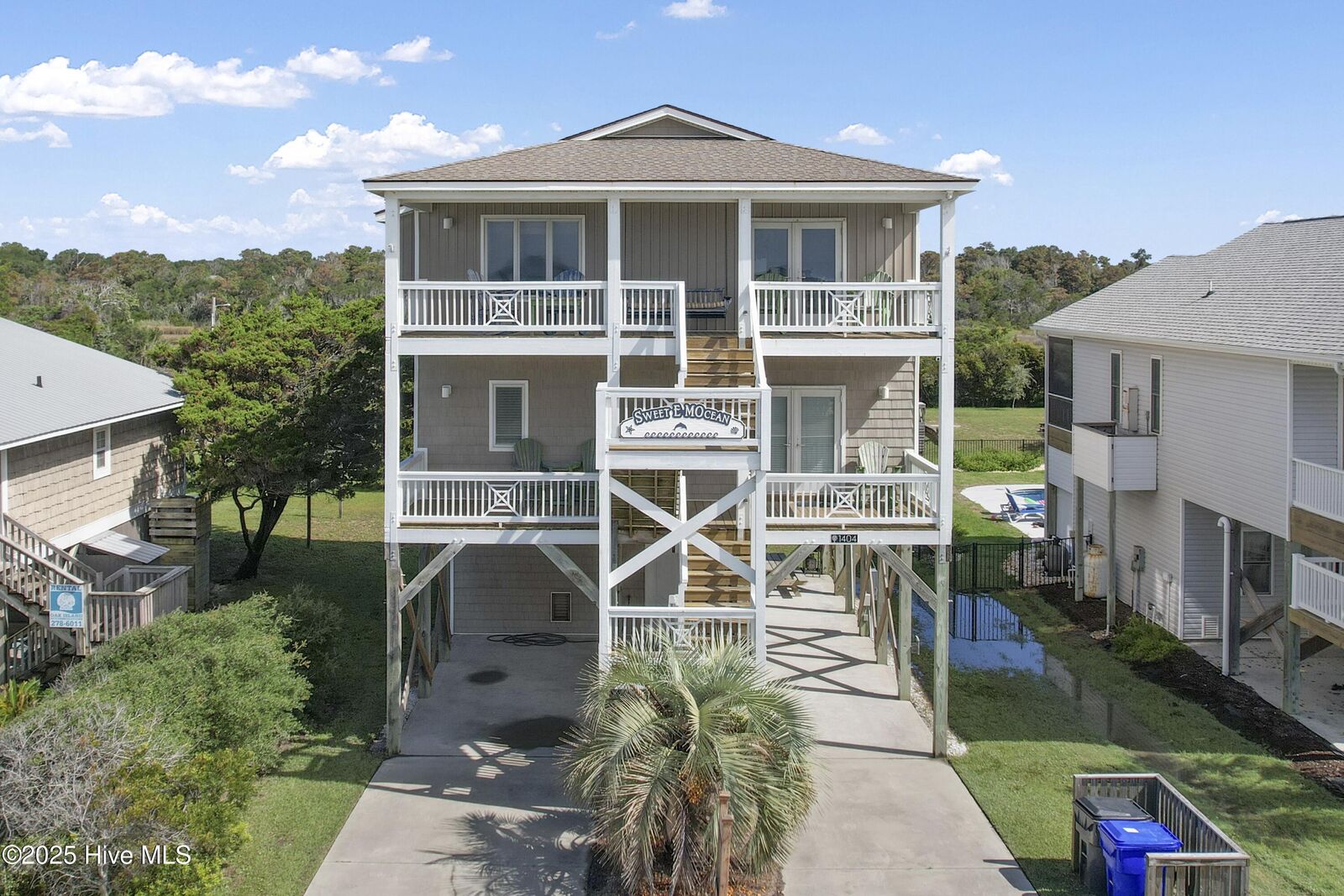 Property Photo: 1404 E Dolphin Drive NC 28465