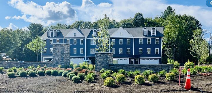 8 Elise Avenue  Londonderry NH 03053 photo