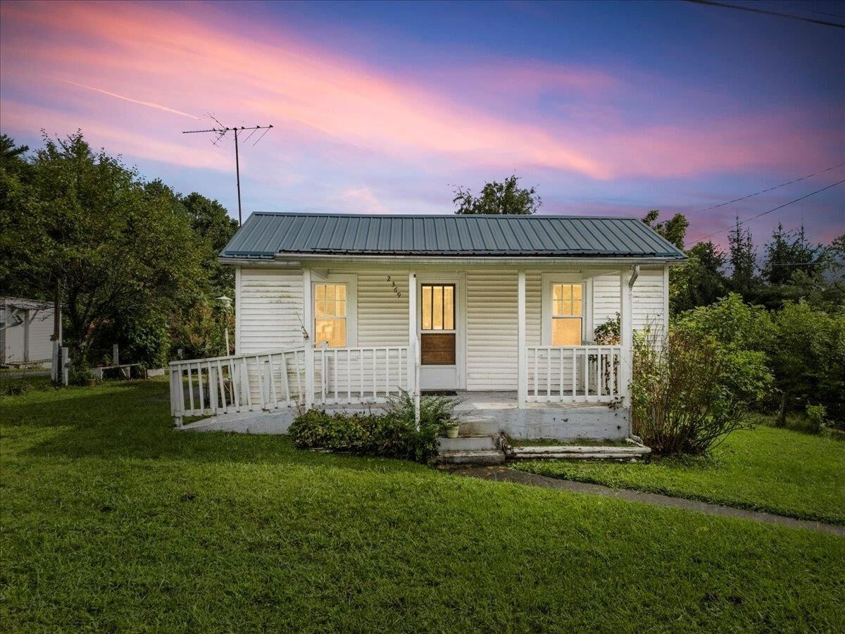 Property Photo:  2369 Peppers Ferry Road NW  VA 24073 