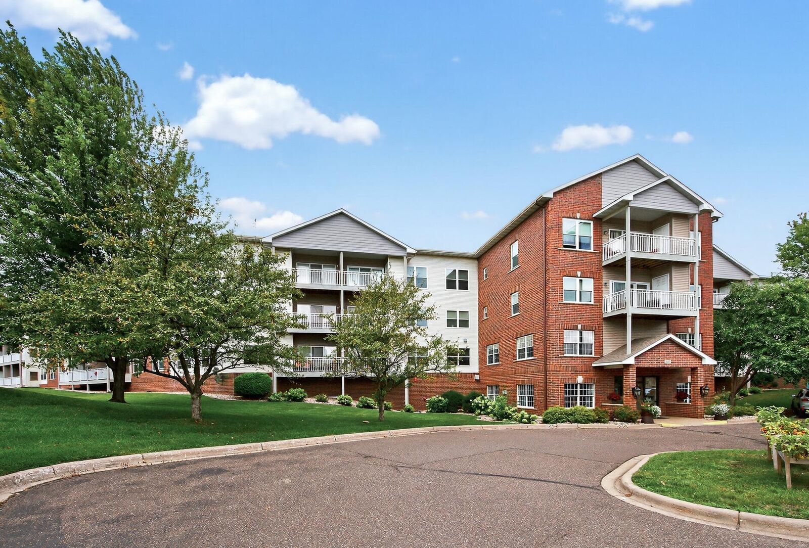 Property Photo: 2231 Penn Place 120 MN 55109