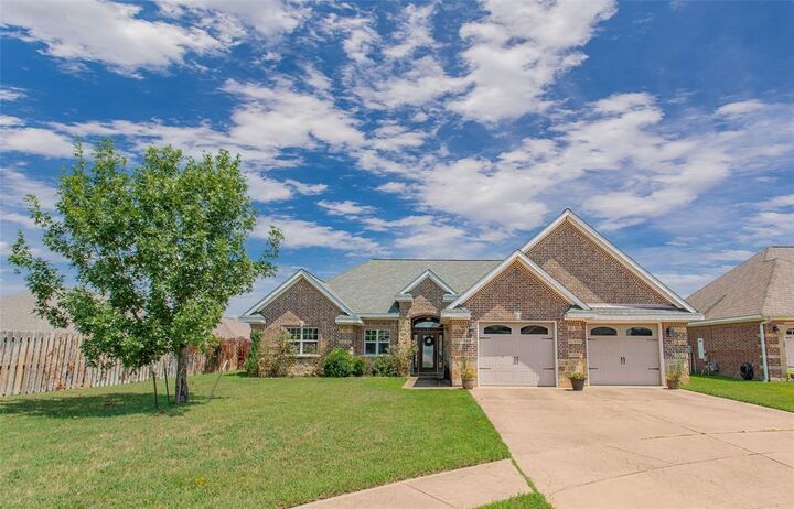 Property Photo:  1505 Lucy Circle  TX 75771 