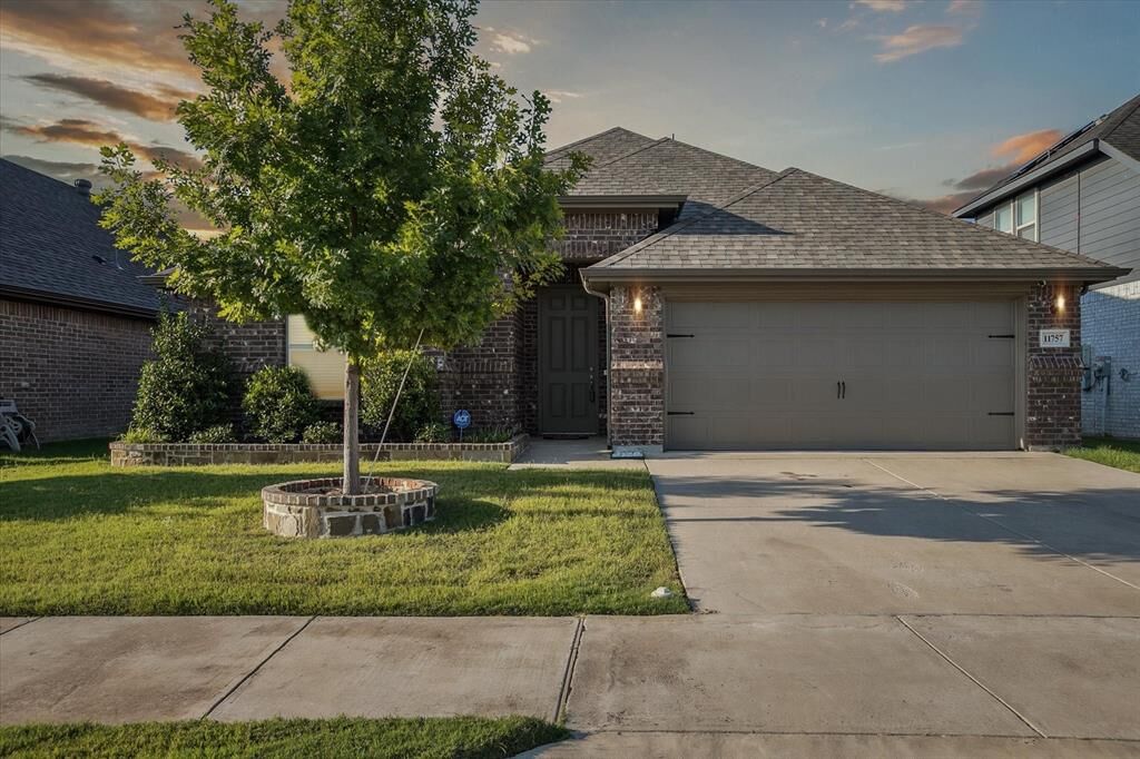 Property Photo: 11757 Elko Lane TX 76108