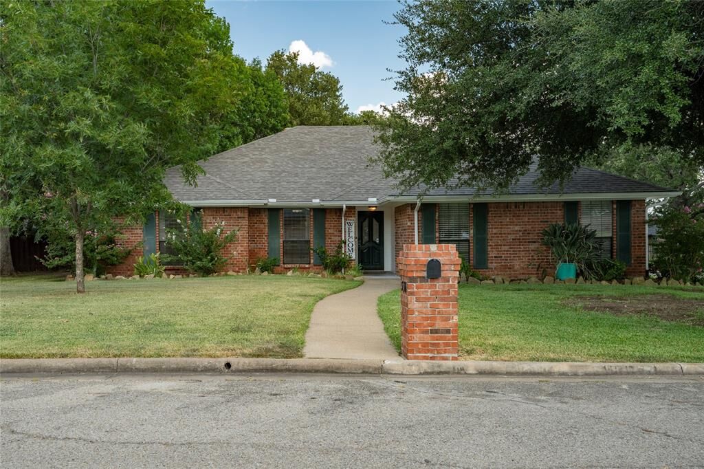 Property Photo: 536 Leatherwood Lane TX 75402