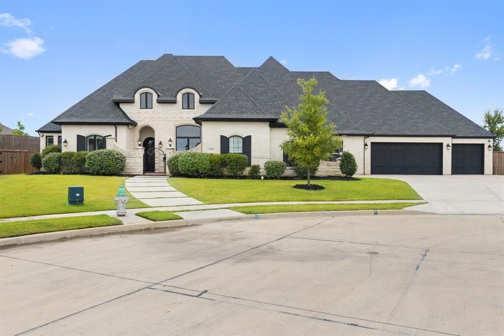 Property Photo: 7100 Eagles Nest Court TX 76226