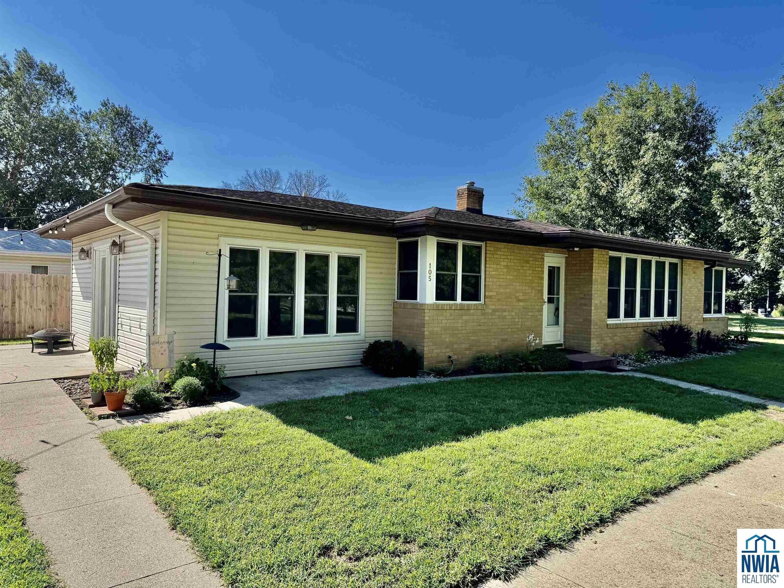 Property Photo: 105 S 2nd St IA 51039