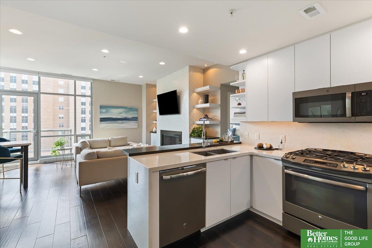 Property Photo: 200 S 31st Avenue 4814 NE 68131