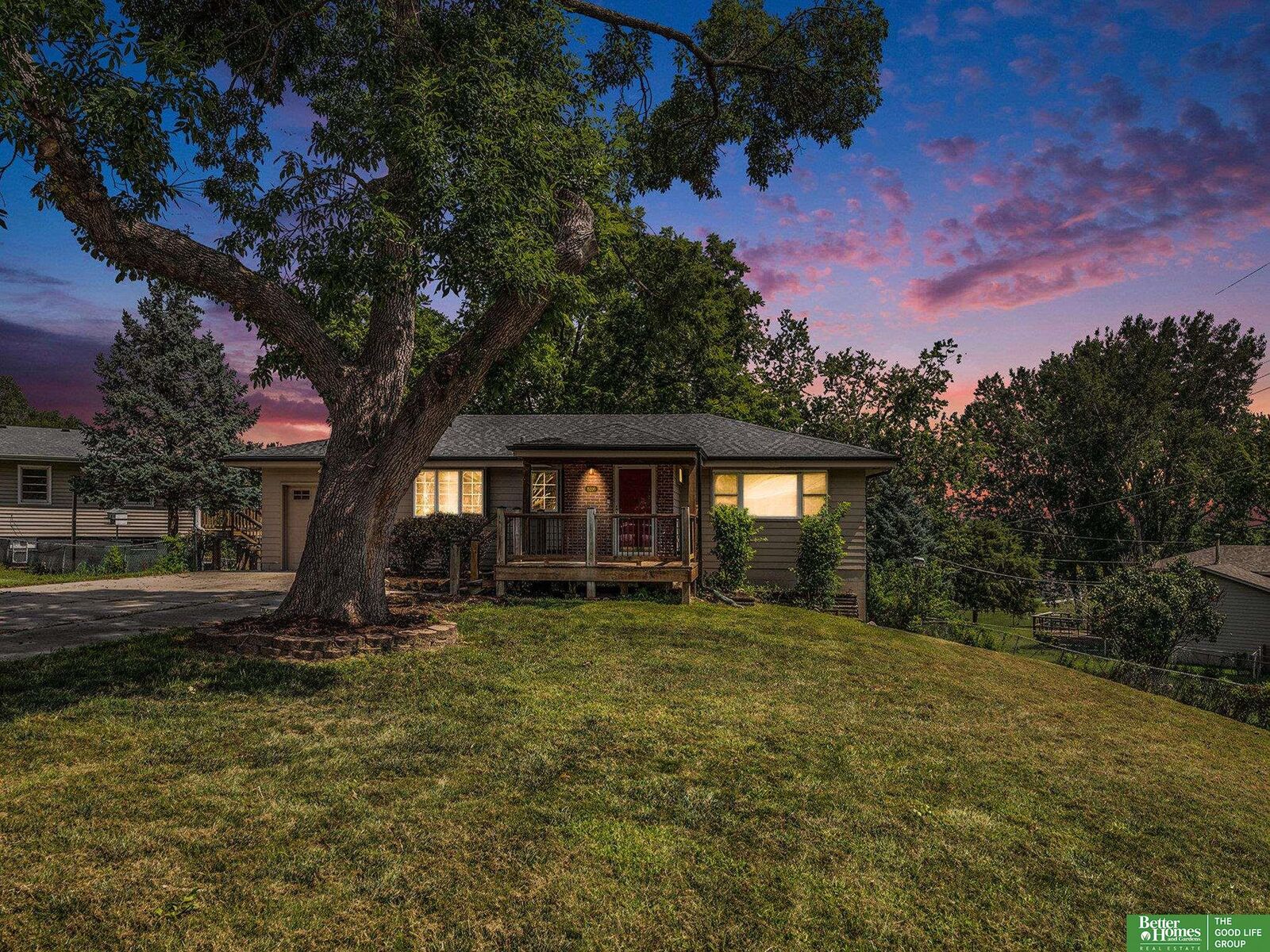 Property Photo: 8209 S 39 Avenue NE 68147