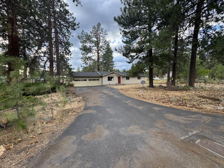 Property Photo: 60215 Cheyenne Road OR 97702