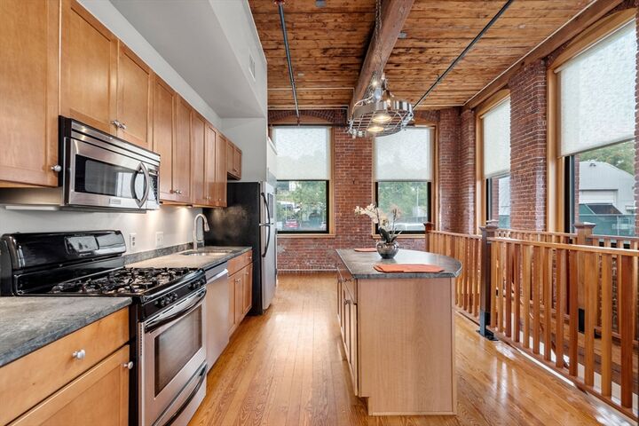 Property Photo: 1 Envelope Ter 116 MA 01604
