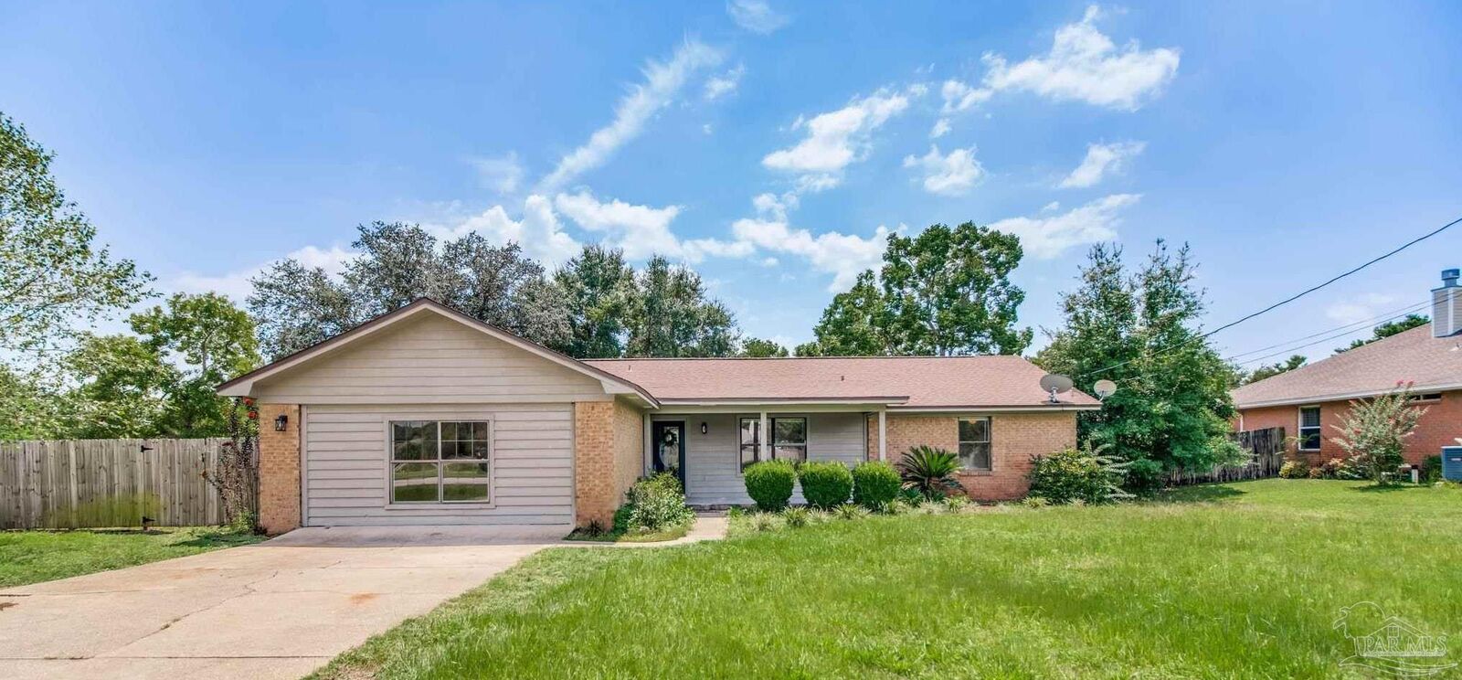 Property Photo: 7489 Sandstone St FL 32566