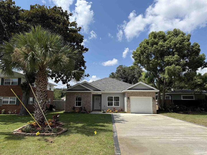 Property Photo: 919 Kenny Dr FL 32504