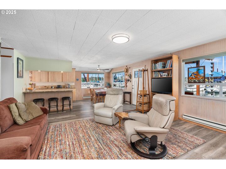 Property Photo: 3737 NE Marine Dr 4-01 OR 97211