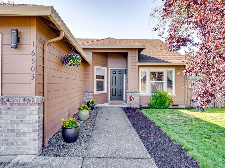 Property Photo: 16505 NE 67th St WA 98682