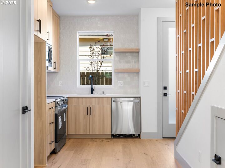 Property Photo: 2079 SE Harold St 2 OR 97202