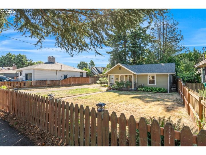 Property Photo: 3227 NE 79th Ave OR 97213