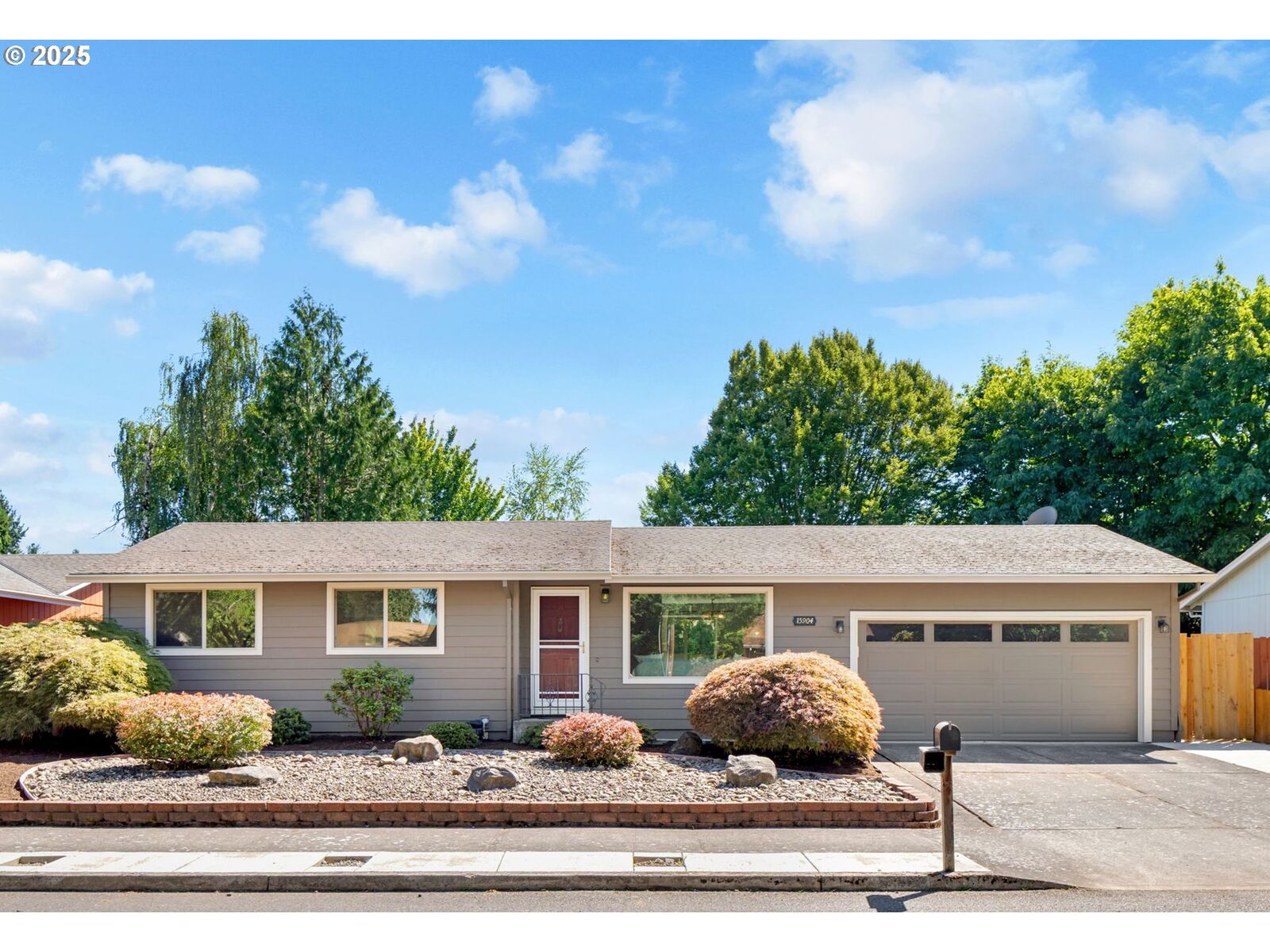 Property Photo:  15904 NE Russell St  OR 97230 