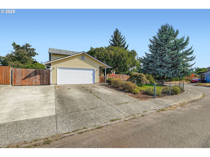 Property Photo: 14218 NE 69th St WA 98682