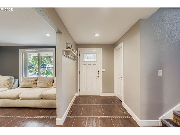 Property Photo: 14218 NE 69th St WA 98682