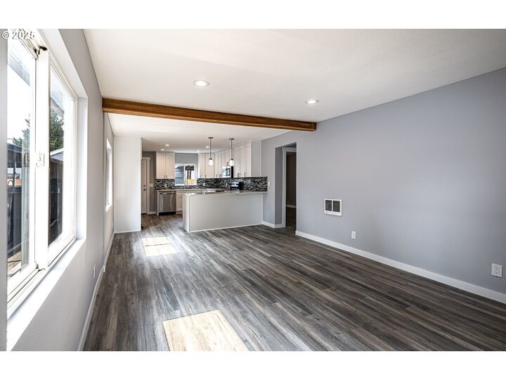 Property Photo: 353 19th Ave WA 98632