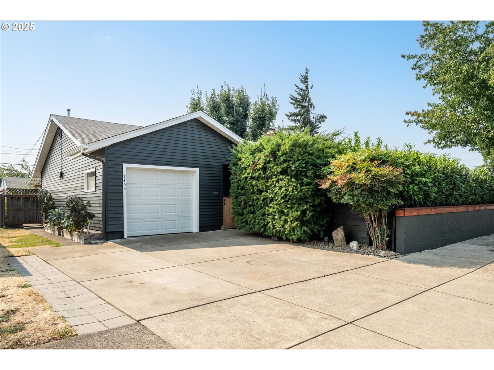 Property Photo: 1453 Quinalt St OR 97477