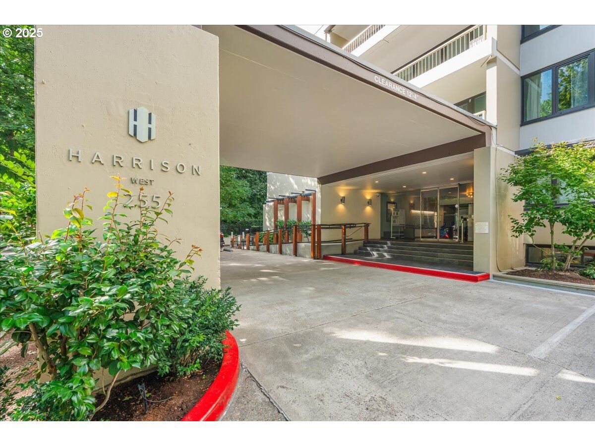 Property Photo:  255 SW Harrison St 11A  OR 97201 