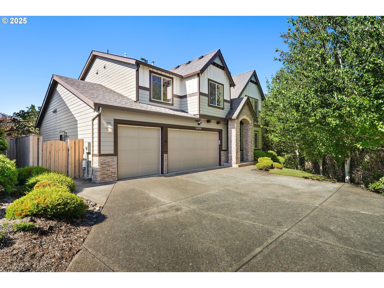 Property Photo: 10950 SE Celano Ct OR 97086
