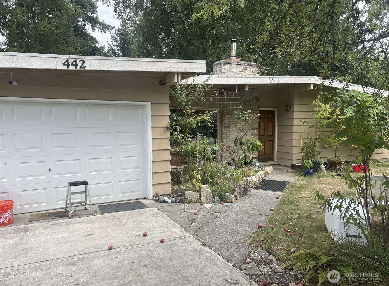 Property Photo:  442  164th Avenue SE  WA 98008 