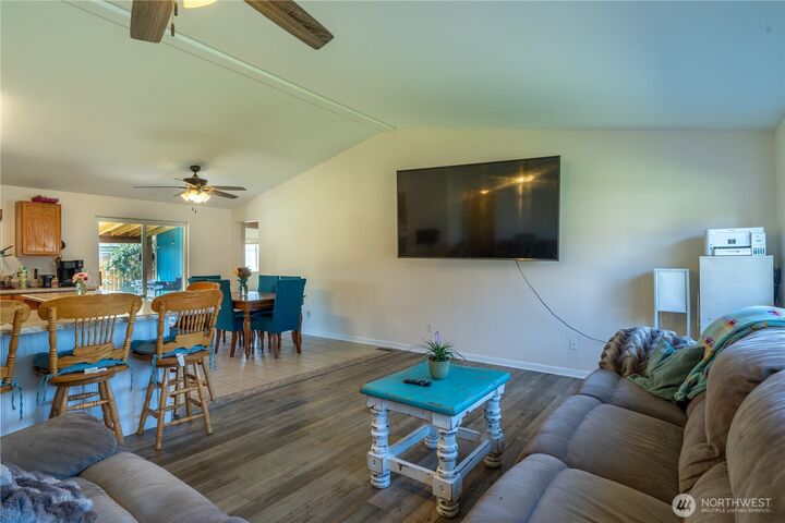 Property Photo: 1311 S Vandal Court WA 98837
