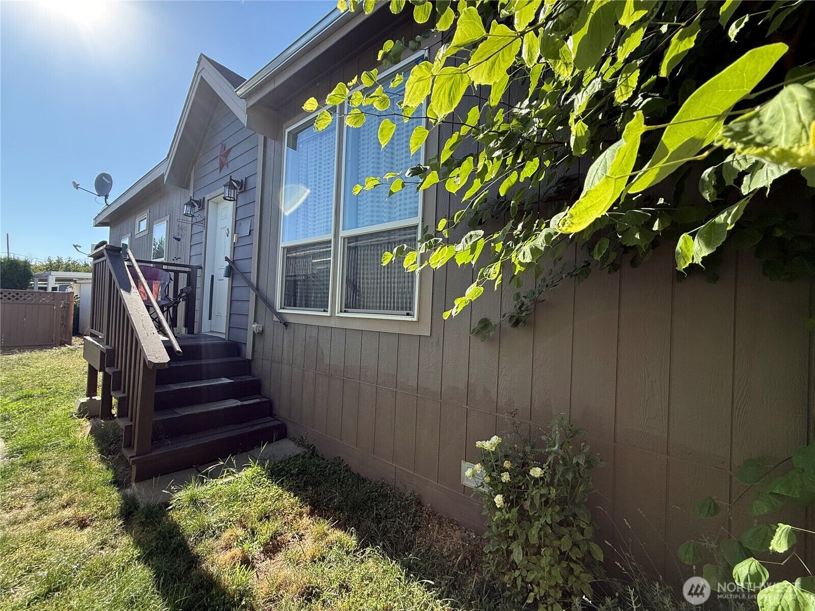 Property Photo: 1320 Fort Lane WA 99362