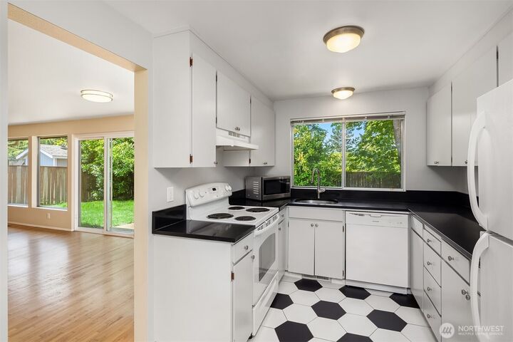 Property Photo: 7825 115th Avenue SE WA 98056