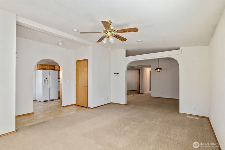 Property Photo: 812 E Second Street WA 98922