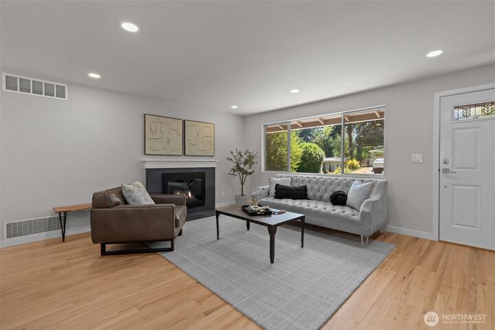 Property Photo: 13786 NE 75th Place WA 98052
