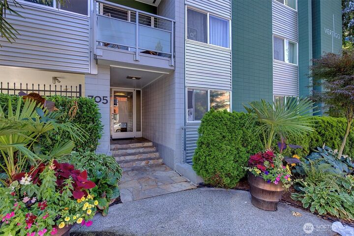 Property Photo: 705 E Republican Street 506 WA 98102