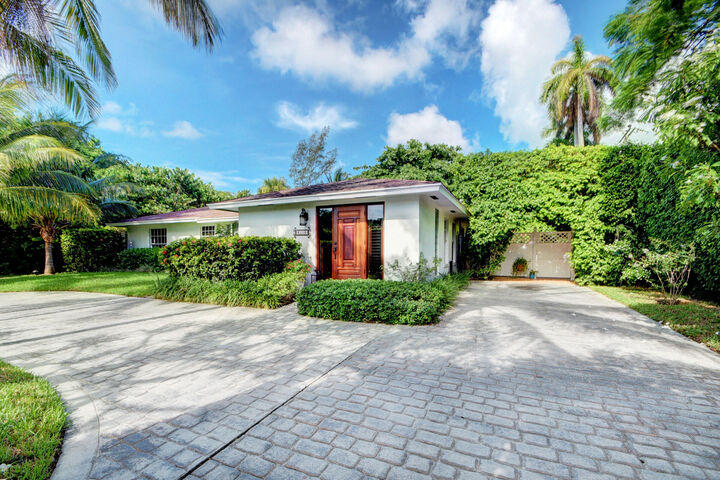 Property Photo: 6110 Ridge Lane FL 33435