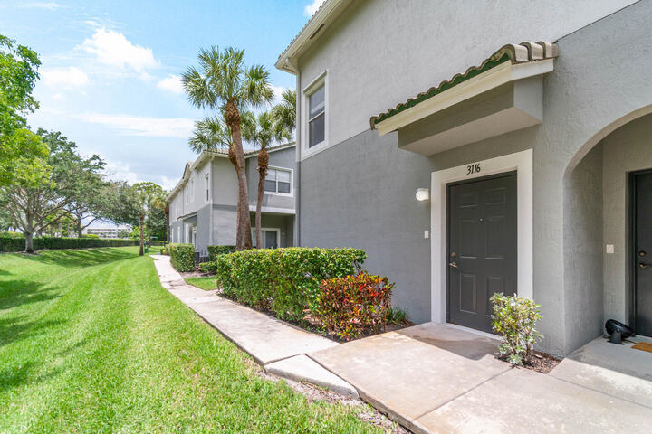 Property Photo:  3116 Grandiflora Drive  FL 33467 