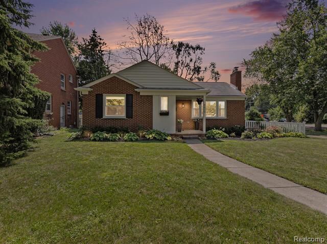 Property Photo: 4419 Beverly Court MI 48073