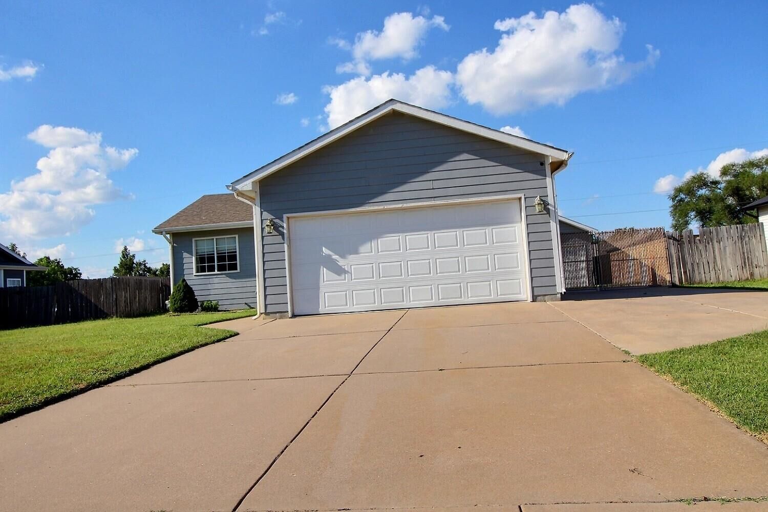 Property Photo: 1214 W 43rd KS 67217