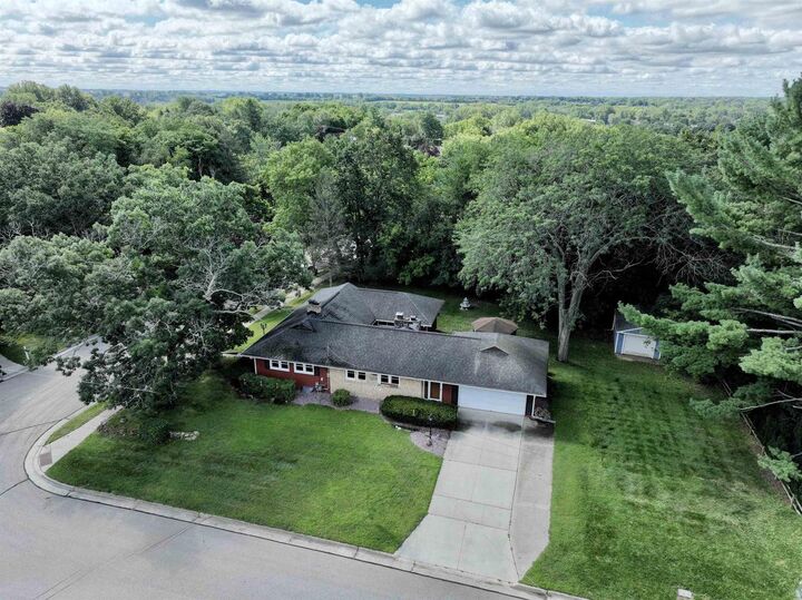 Property Photo:  702 Grove Street  WI 53545 