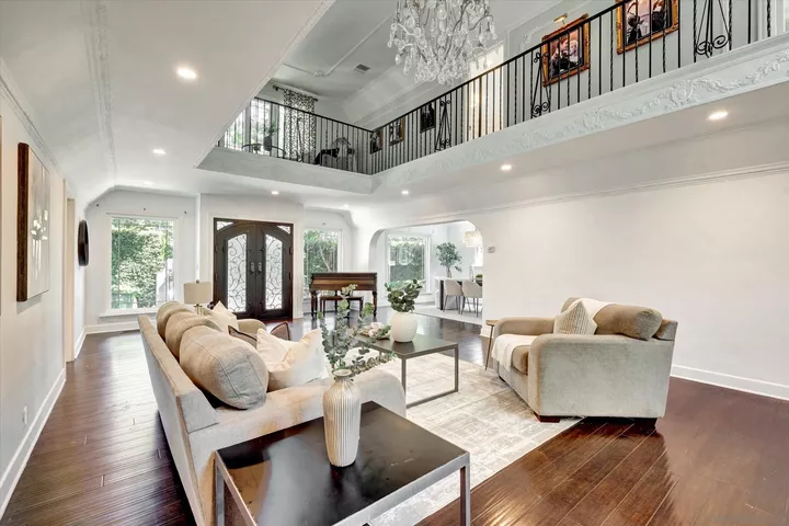 Property Photo:  1901 N Catalina Street  CA 90027 