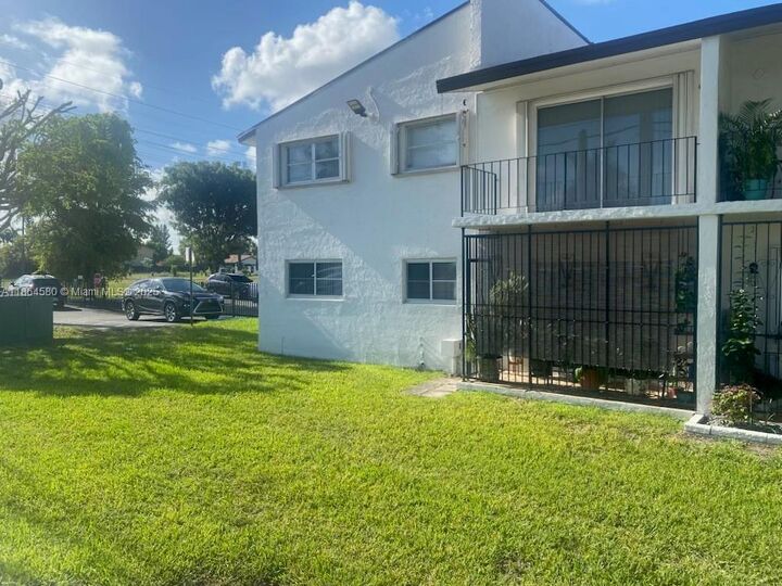 Property Photo: 9520 SW 8th St 111 FL 33174