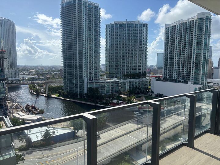 68 SE 6th St 1212  Miami FL 33131 photo