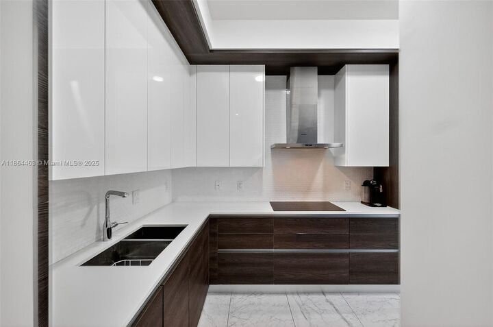 Property Photo:  301 Altara Ave Lph910  FL 33146 