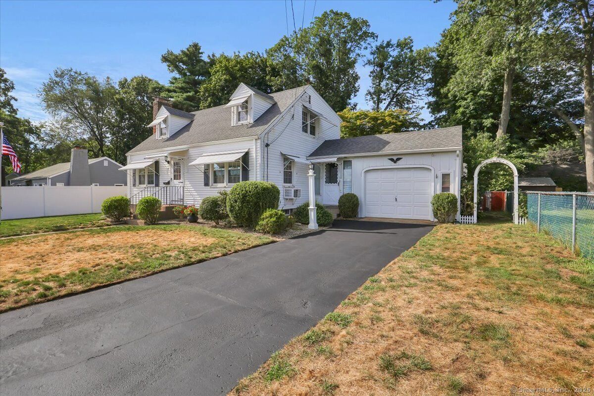 Property Photo:  333 Middle Turnpike West  CT 06040 