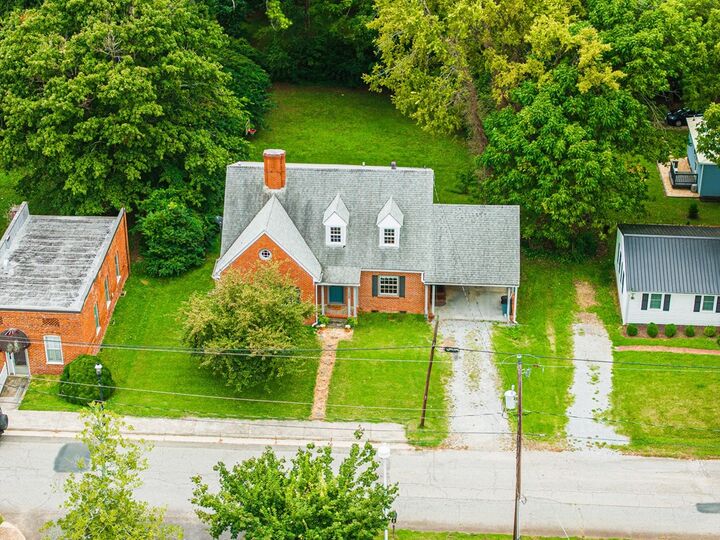 Property Photo: 1224 Jefferson Street VA 23917