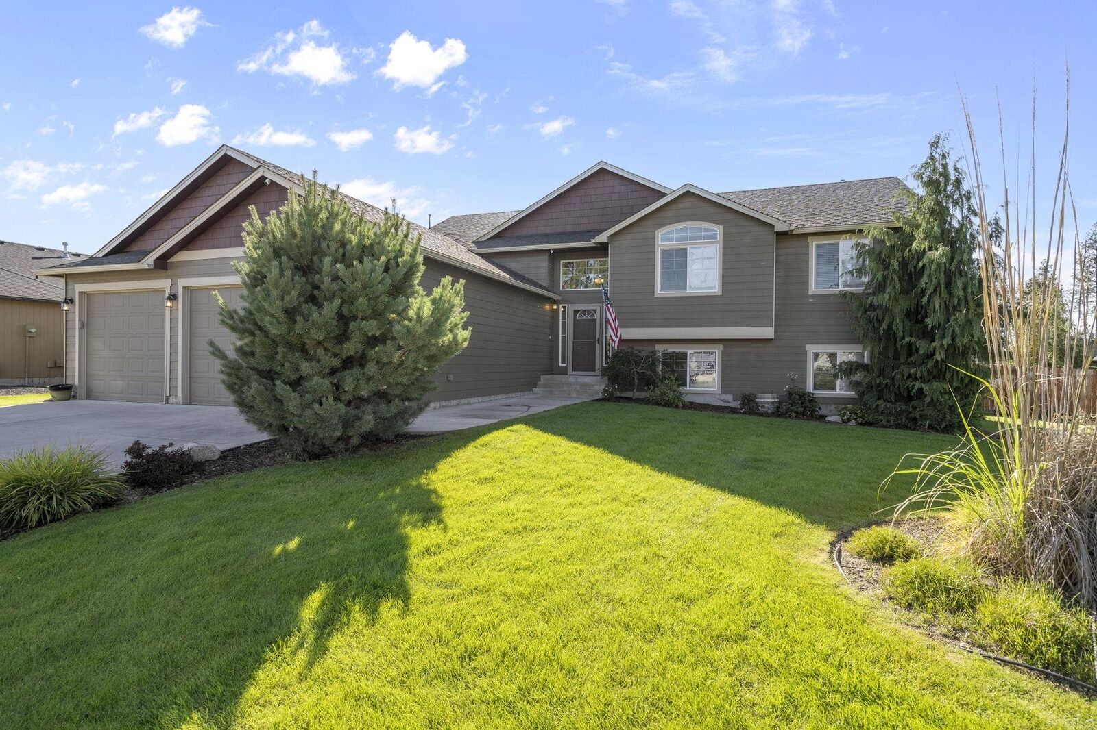 Property Photo:  15317 N Hunters Pointe Rd  WA 99021 