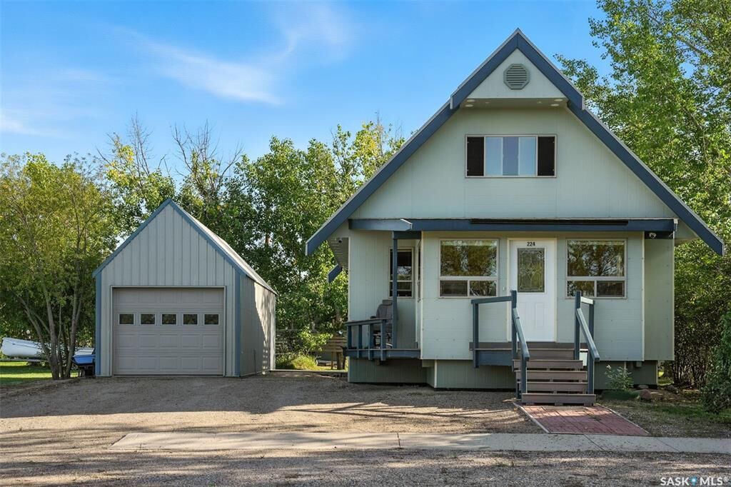 Property Photo: 224 Bird Street SK S0H 2S0