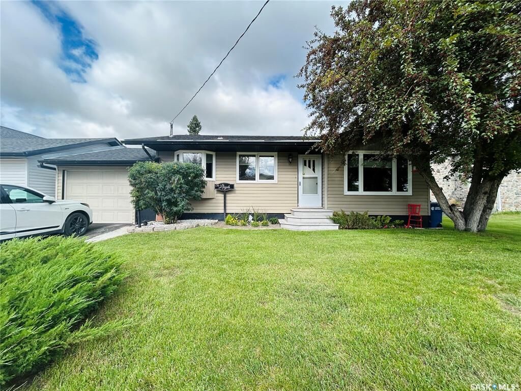 Property Photo:  314 4th Avenue  SK S0G 4Z0 