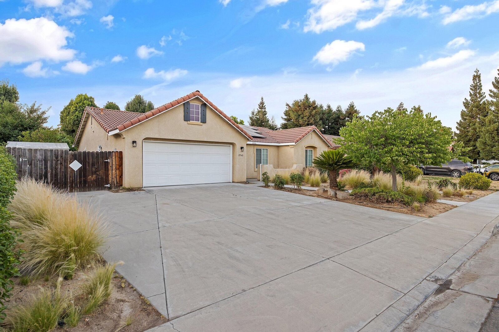 Property Photo: 2540 E Seeger Avenue CA 93292