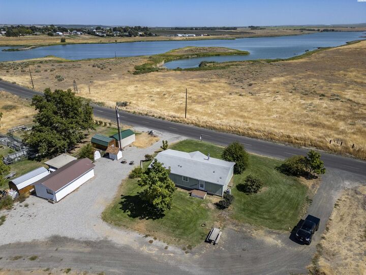 Property Photo:  153 Lake Road  WA 99323 