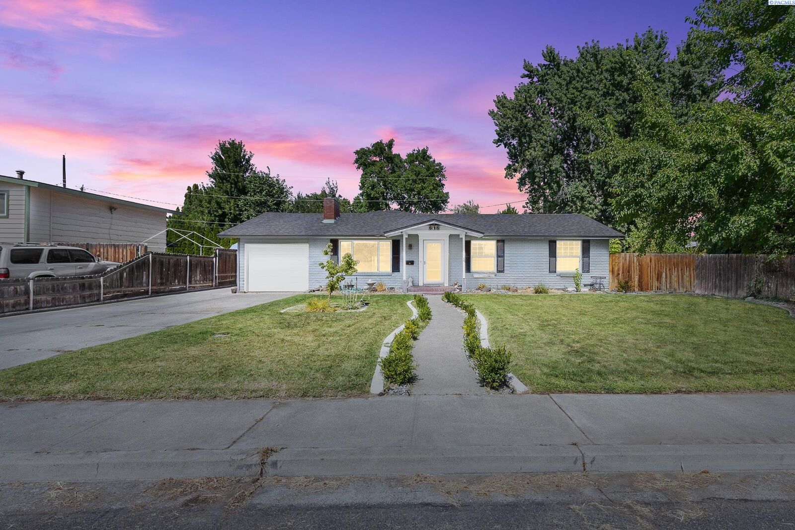 Property Photo: 616 Fuller St WA 99354